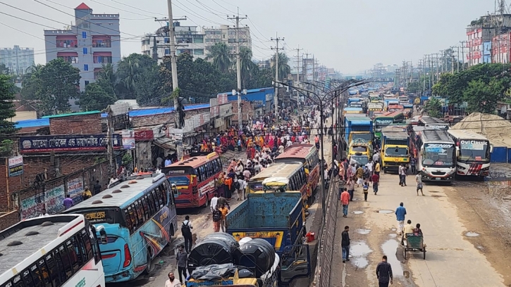 আশুলিয়ায় আজও শ্রমিকদের সড়ক অবরোধ