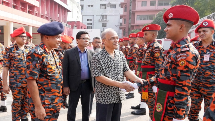 ফায়ার সার্ভিসের সুনাম ধরে রাখার আহ্বান স্বরাষ্ট্র উপদেষ্টার 