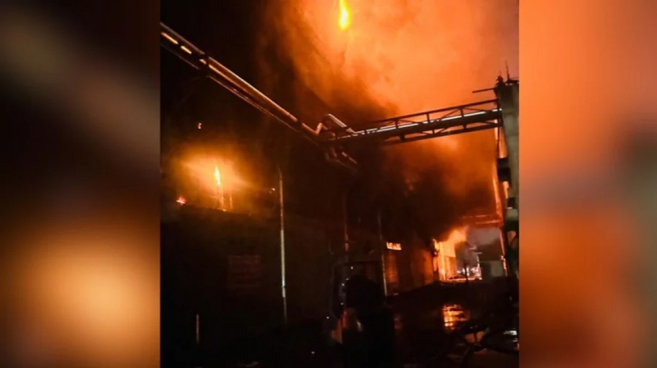 Narayanganj Gazi tyre factory fire: 175 reportedly missing, looting before blaze