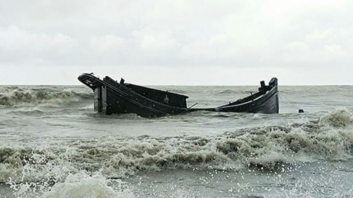 হাতিয়ায় ২০ ট্রলার ডুবি, নিখোঁজ শতাধিক জেলে 