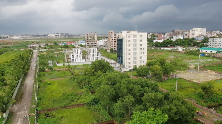 ফ্লাইট ওঠানামায় প্রিয়াংকা হাউজিংয়ের ৬ ভবন ঝুঁকি