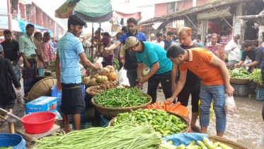 কমেছে ডিম-সবজির দাম, তবুও স্বস্তি নেই ক্রেতাদের