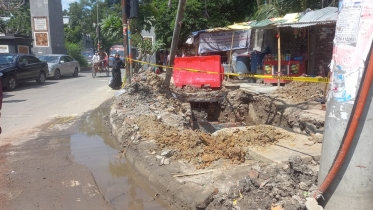 সংস্কার কাজে দীর্ঘসূত্রিতা, দুর্ভোগ জনজীবনে