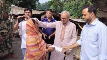 ফরিদপুরে বাড়ি ভেঙে দেয়া সেই বিধবার পাশে দাঁড়ালেন রিজভী