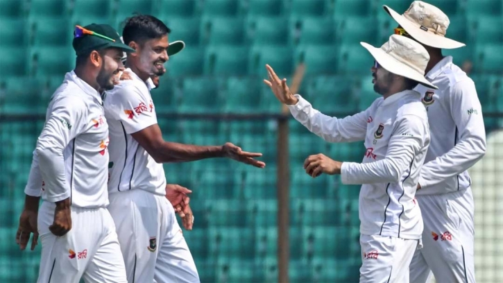 SA cruise past 400 despite Taijul’s Five