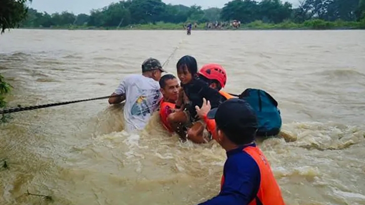 Shanghai shuts flights, halts train services as Typhoon Bebinca approaches