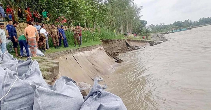 Erosion hits Jamuna embankment in Sirajganj