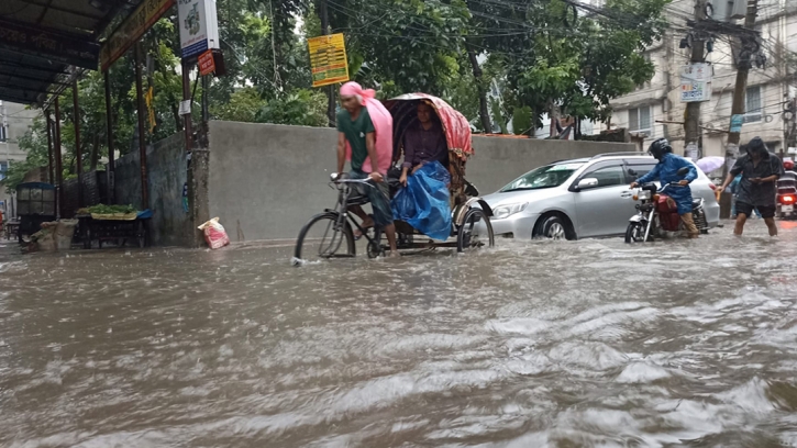 ঢাকায় বৃষ্টিপাতের রেকর্ড, জনজীবন বিপর্যস্ত