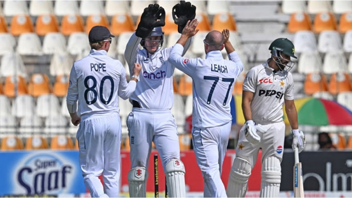 England thump Pakistan by innings, 47 runs in Multan