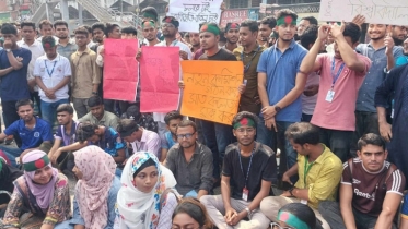 7 DU-affiliated colleges’ students block Science Lab