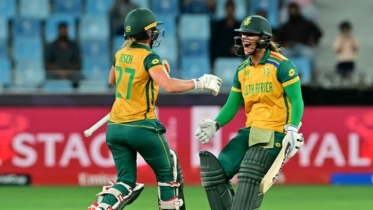 S Africa stun Australia to reach Women;s T20 WC final