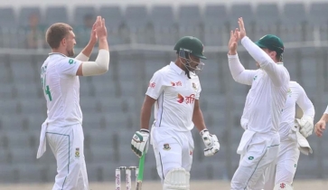  Piedt, Maharaj continue Bangladesh collapse after lunch