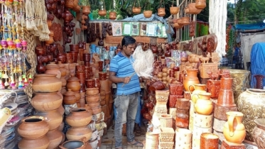 Craft shops at Doel Chatttar shine when pottery industry struggles to survive 