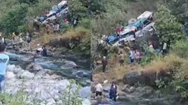 31 killed as bus falls into gorge in India