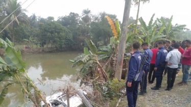 5 killed in Faridpur train-microbus collision, including a couple