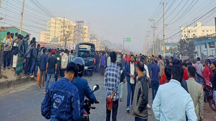 Workers block highway in Gazipur demanding wage hike