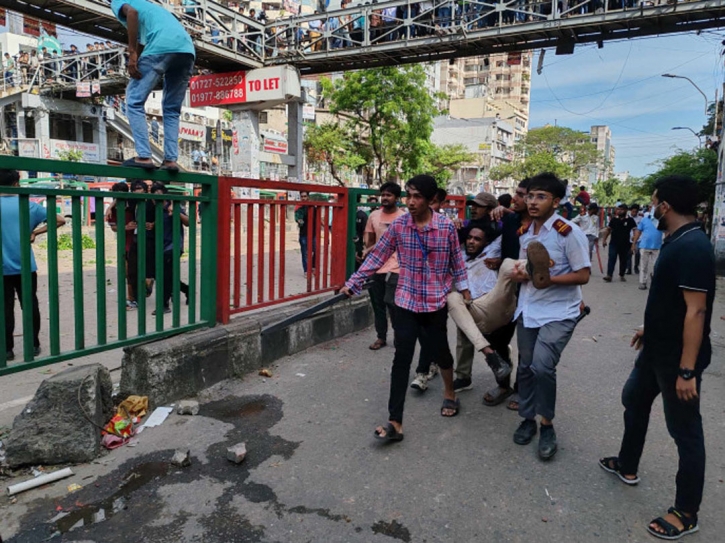 Five dead in Dhaka, Ctg, Rangpur as quota protesters clash with police, BCL