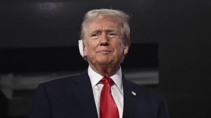 Trump appears at Republican convention with bandaged ear