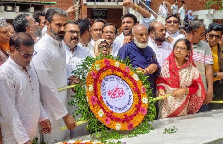 বাগেরহাটের দুই উপজেলার নব-নির্বাচিত জন প্রতিনিধিদের বঙ্গবন্ধুর সমাধিতে পুষ্পমাল্য অর্পণ